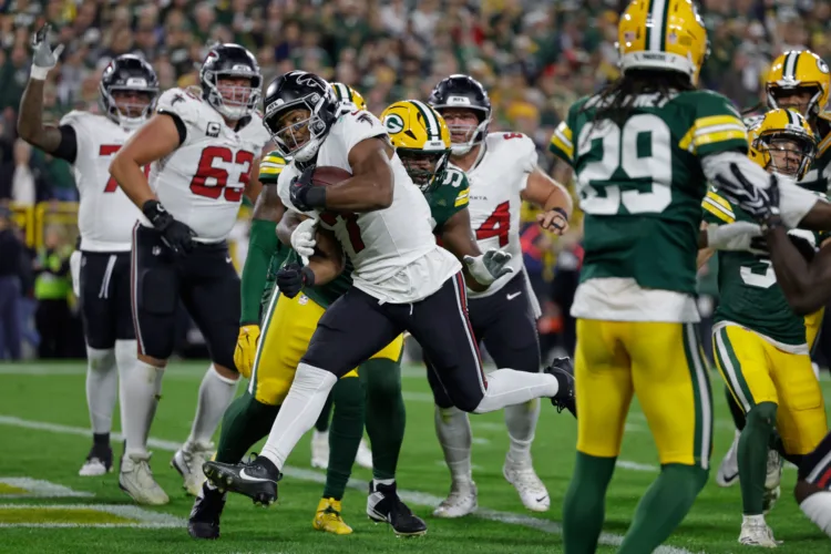 Robinson, Falcons run over Packers 35-14